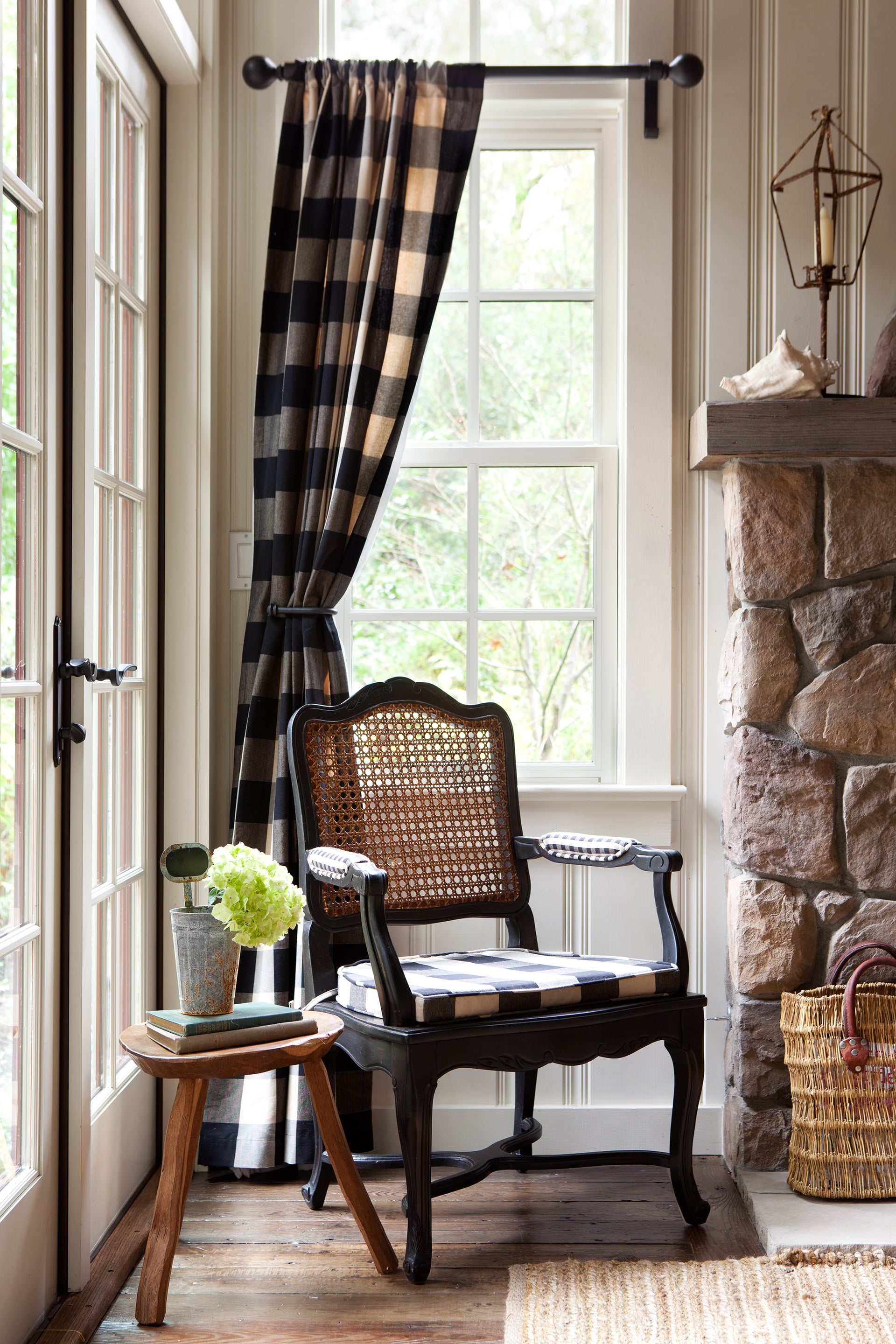 Style of Curtains in Farmhouses and Cabins