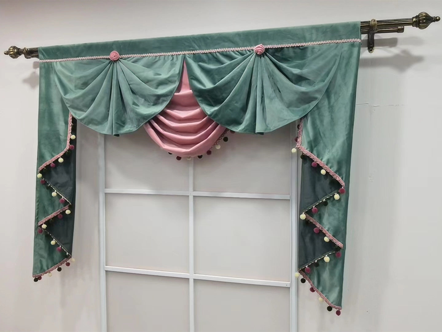 Rémy luxury fan style velvet valance - green and pink