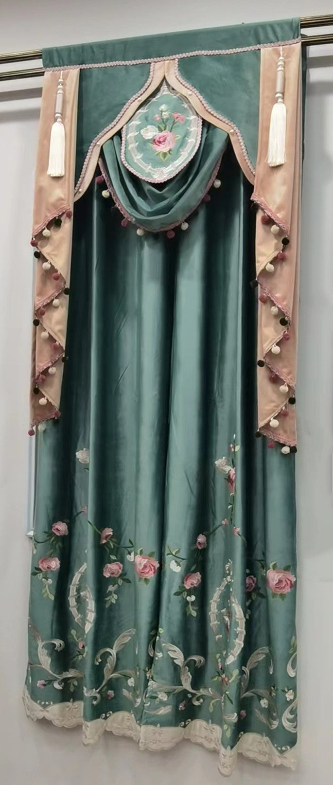 Rémy luxury velvet embroidered valance - Green